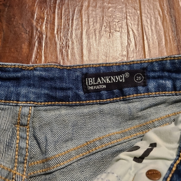 Blank NYC Women's Jean Shorts The Fulton Distressed Cuffed Size 26. - Picture 3 of 6